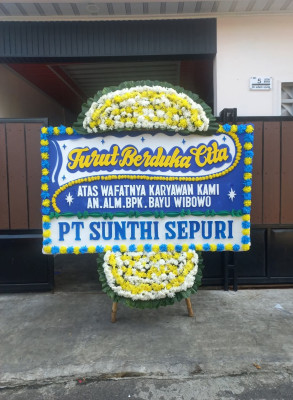Papan Bunga Duka di Padang Timur