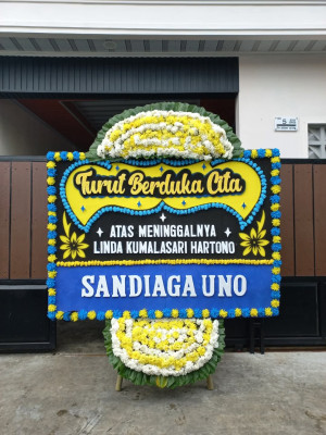 Papan Bunga Duka di Padang Timur